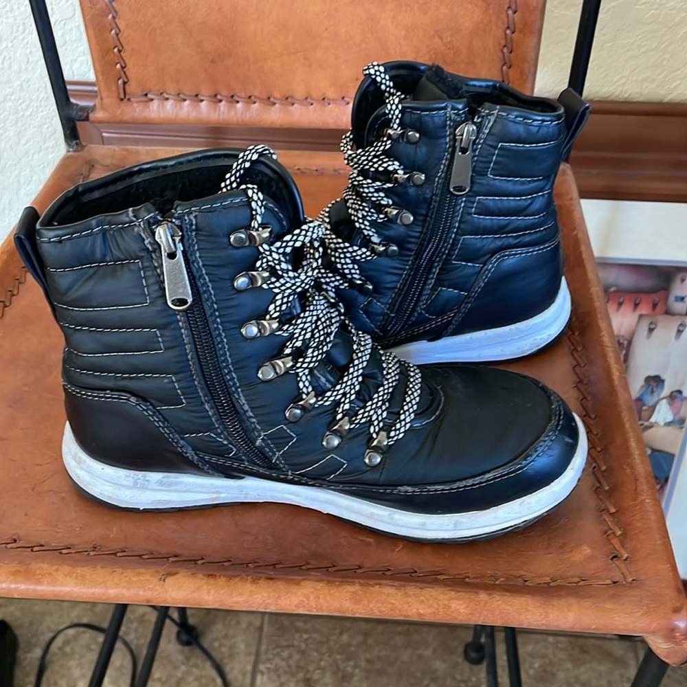 Weatherproof Boots - Picture 6 of 7